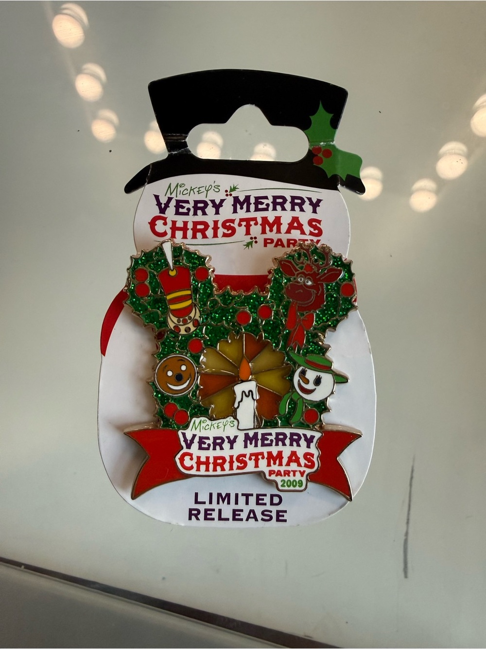Disney Mickey's Very Merry Christmas Party 2009 Holiday Pin - Green/Red